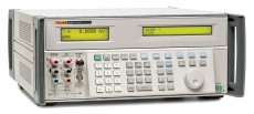 Универсальный калибраторFluke 5522A-PQ 240 с опцией для проверки измерителей качества электроэнергии